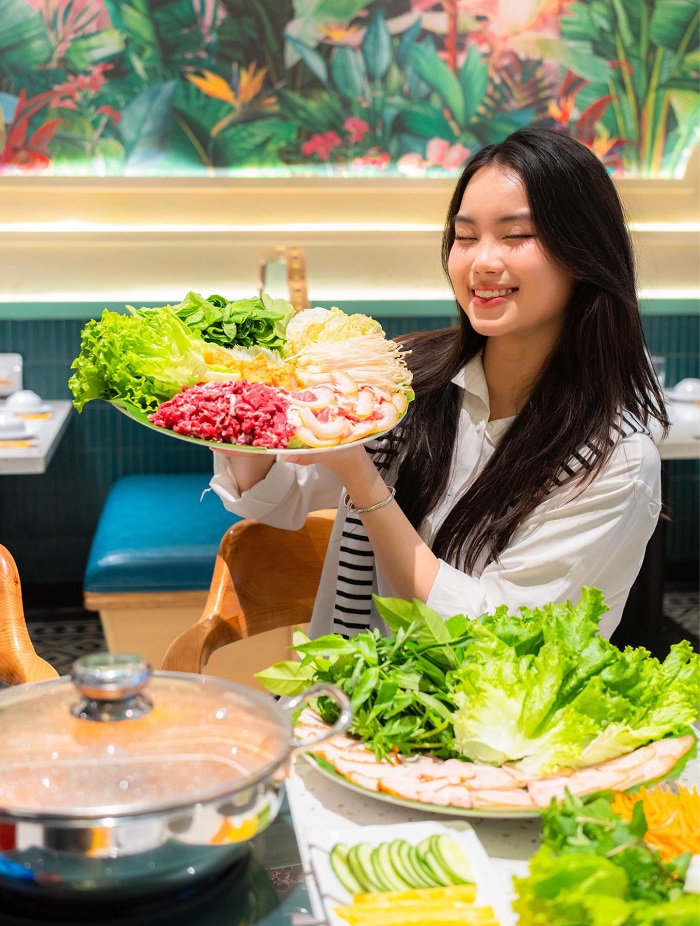 Thưởng thức đồ ăn ngon trong điểm vui chơi gần Bảo tàng Lịch sử Quân sự Việt Nam