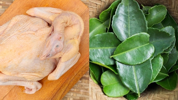 Để làm món gà đốt Ô Thum, gà được đặt lên lớp lá sả và lá chúc, sau đó đốt trực tiếp trên lửa than.