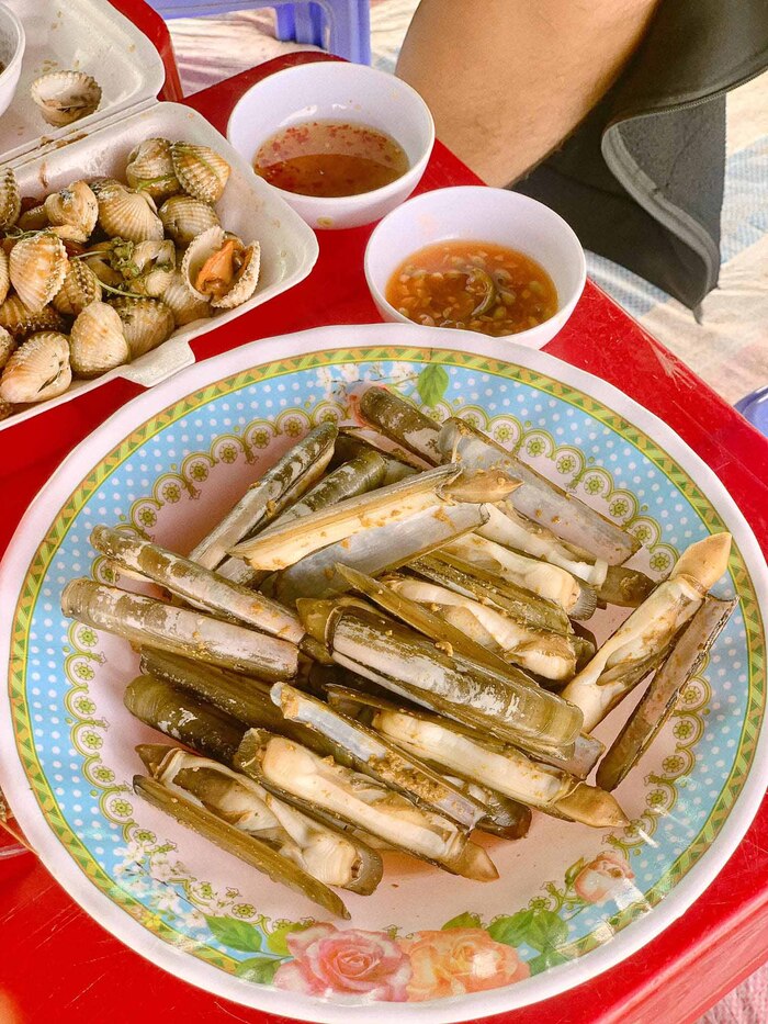 Kinh nghiệm du lịch biển Tân Thành Tiền Giang - Thưởng thức hải sản tươi ngon