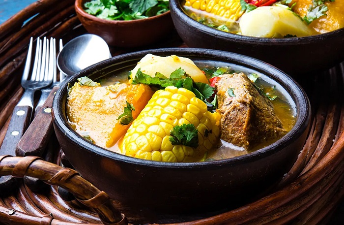 Một trong những kinh nghiệm du lịch Chile tự túc giá rẻ là tận dụng các suất ăn trưa theo thực đơn cố định tại nhà hàng