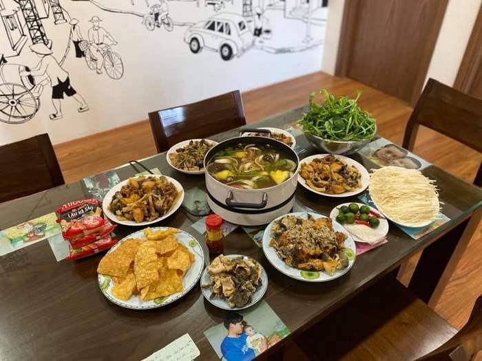 Lẩu ếch Hà My được nhiều bạn trẻ yêu thích.