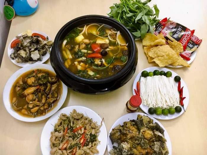 Lẩu ếch Hà My là quán ăn đêm ngon ở Hà Nội. 