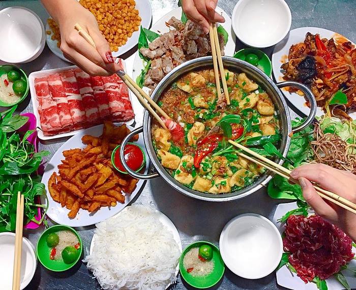 Quán lẩu Hit có nhiều món cho bạn lựa chọn.