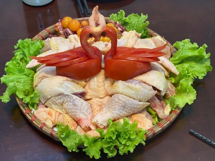 Quán lẩu xuyên đêm Phú Quý có món riêu cua bắp bò đặc sắc. 