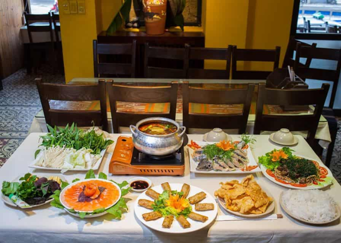 Menu của nhà hàng Dao Đỏ nổi bật với đa dạng món ăn đặc trưng của các quán lẩu ngon ở Sapa Lào Cai. 