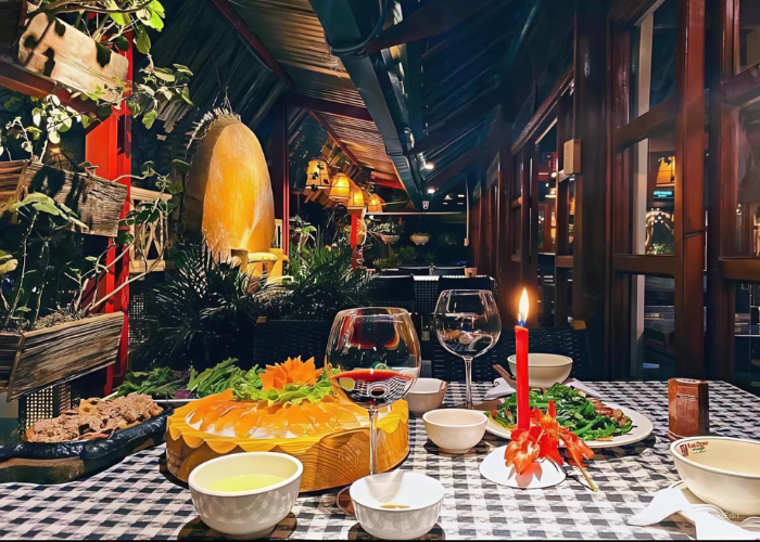 Không gian sang trọng, ấm cúng tại nhà hàng Trúc Mây Sapa.