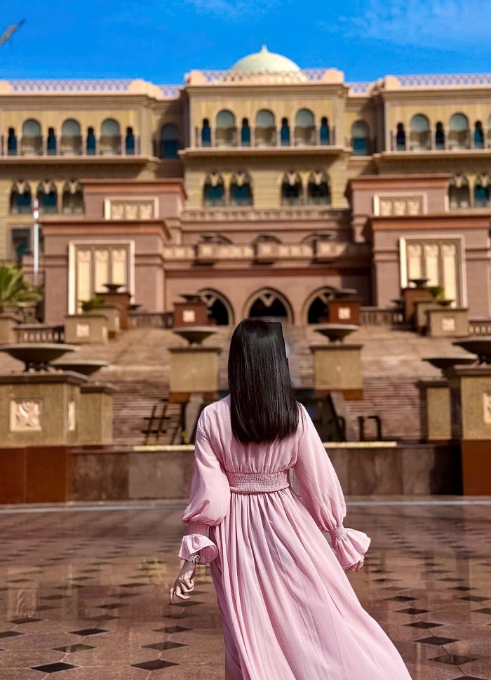 Cung điện Emirates Abu Dhabi nằm trên bán đảo Al Ras Al Akhdar