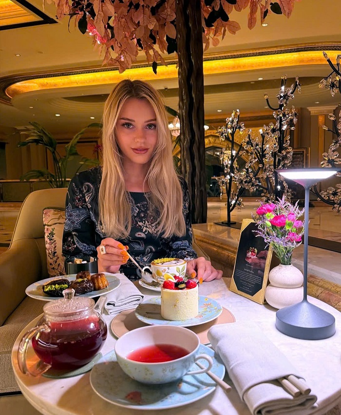 Cung điện Emirates Abu Dhabi nổi tiếng với trà chiều