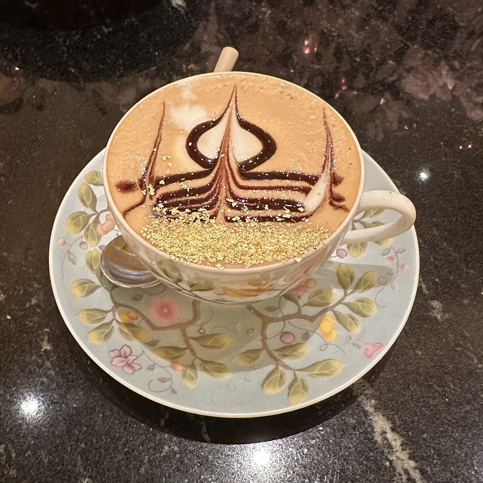 Đừng quên thưởng thức cà phê dát vàng tại Cung điện Emirates Abu Dhabi