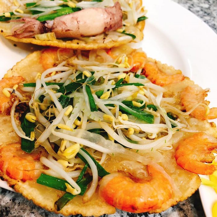 Anh Vũ là một trong những quán bánh xèo tôm nhảy ngon tại Quy Nhơn