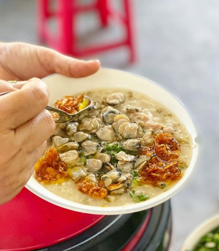 Cô Gió là quán cháo nghêu nổi tiếng bậc nhất tại Hội An