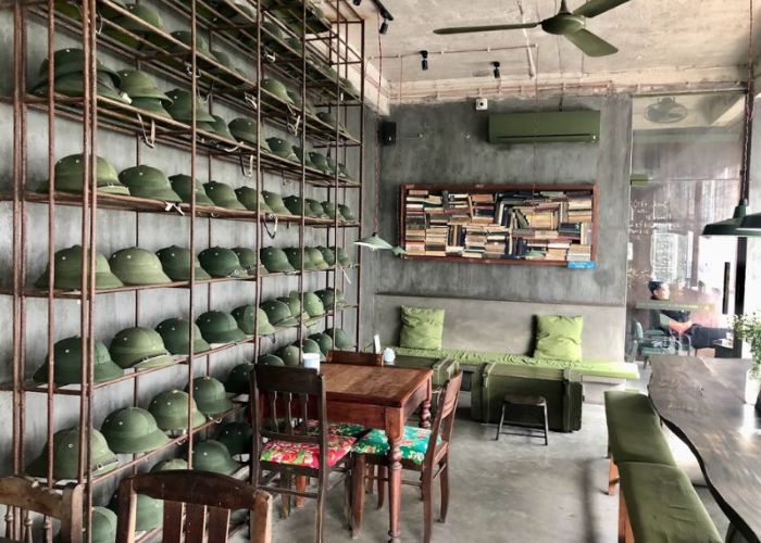 Không gian mang phong cách hoài niệm tại Cộng Cà phê Long Biên