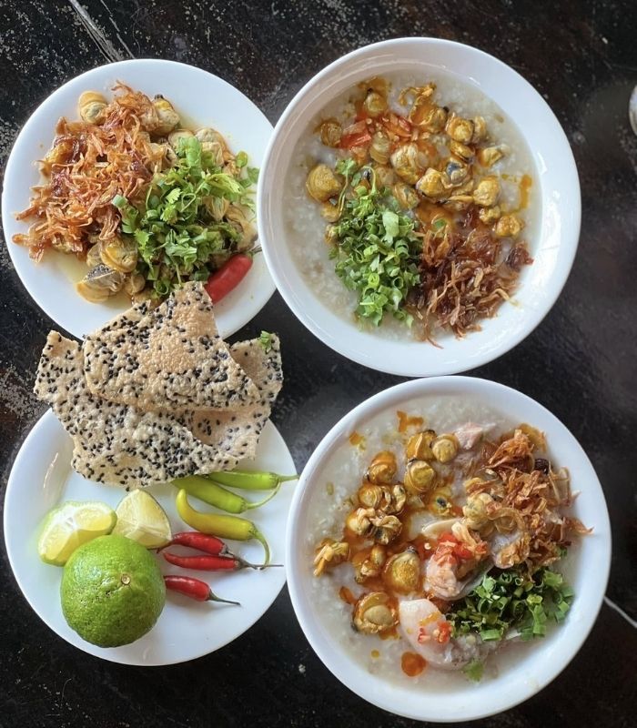 Quán Sáu Biểu là quán cháo nghêu ngon ở Hội An được du khách yêu thích