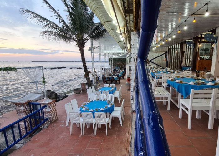 Không gian bên trong nhà hàng view biển Phú Quốc và ngoài trời ven biển Anh Dương