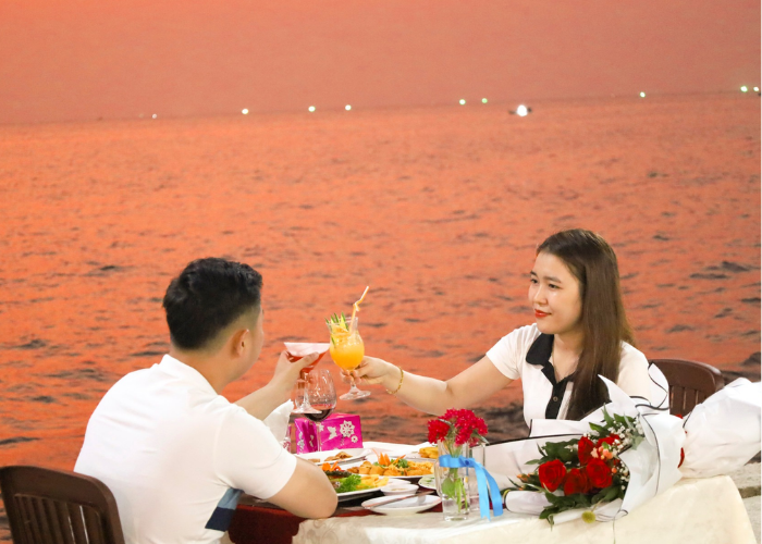 Khu vực ngoài trời của nàh hàng view biển Phú Quốc được nhiều du khách “săn đón” để ngắm biển một cách trọn vẹn nhất