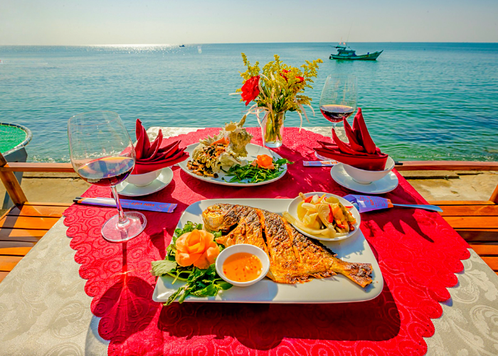 Thực đơn tại nhà hàng view biển Phú Quốc vô cùng phong phú với cách bày trí tinh tế