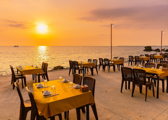 Không gian ven biển tại nhà hàng view biển Phú Quốc Sun Việt