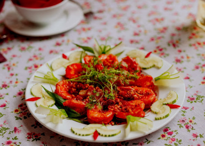 Các món ăn tại đây được chế biến thơm ngon và bày trí đẹp mắt