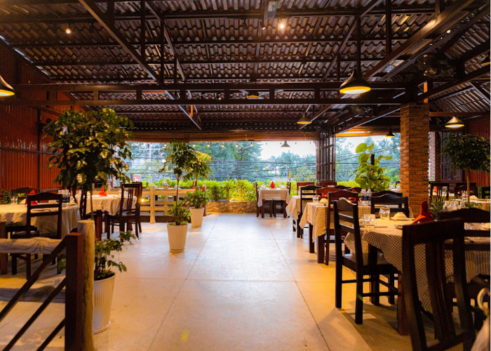 Không gian tầng 2 thoáng đãng của Nhà hàng view biển Phú Quốc