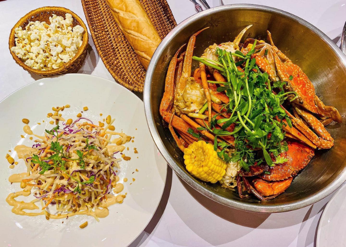 Cua là món ăn đặc trưng của quán mà bạn nhất định phải thử