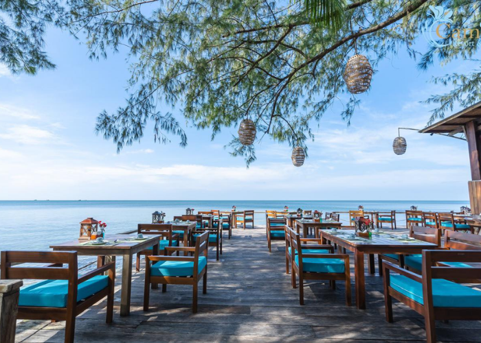 Không gian ngoài trời đầy thơ mộng của nhà hàng view biển Phú Quốc Camia Restaurant