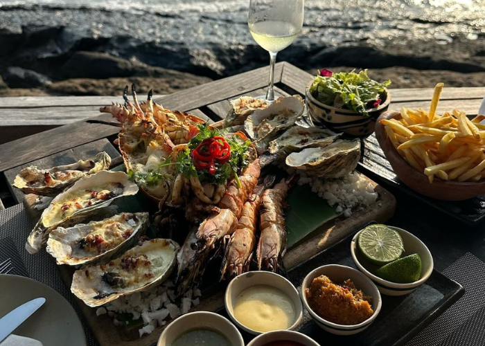 Các món ăn tại nhà hàng view biển Phú Quốc được trình bày tỉ mỉ, có nhiều combo cho thực khách lựa chọn