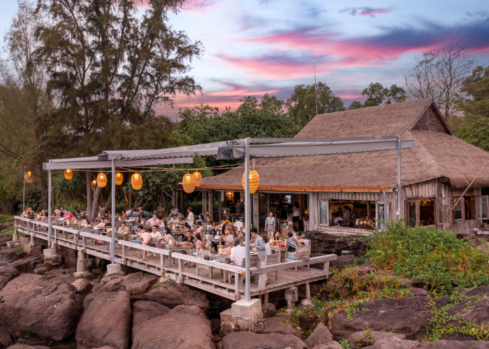 Toàn cảnh nhà hàng view biển Phú Quốc On The Rock Restaurant