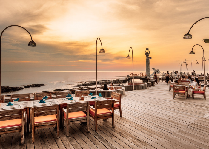 Toàn cảnh khu vực ăn ngoài trời tại nhà hàng view biển Phú Quốc - Tree House Restaurant