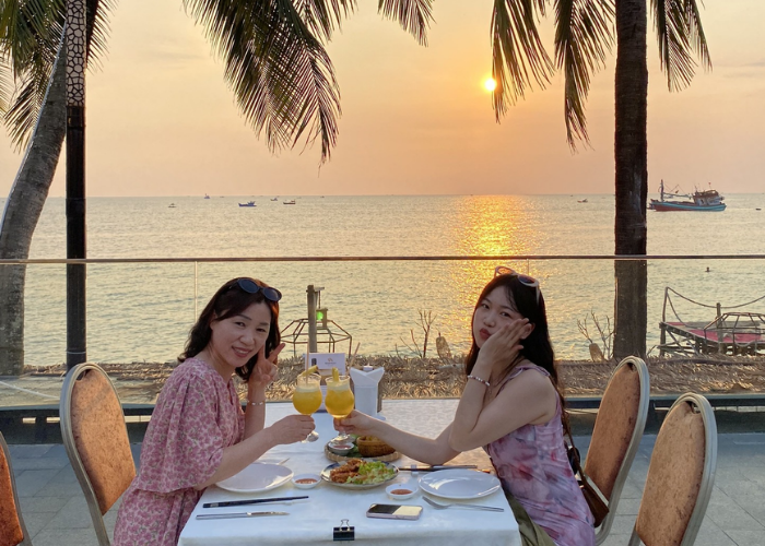 Nhà hàng Hương Biển Phú Quốc là điểm ngắm biển và hoàng hôn tuyệt đẹp 