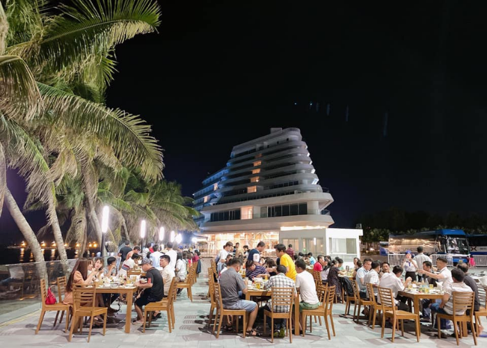 Toàn cảnh không gian tại nhà hàng view biển Phú Quốc (trong nhà, ngoài trời)