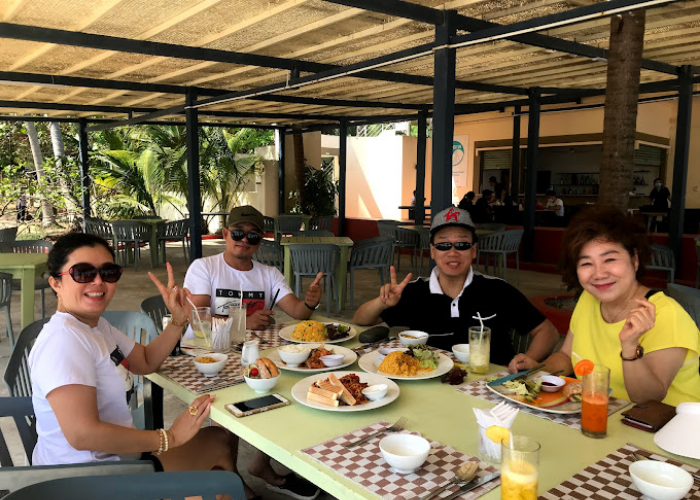 Thực đơn tại đây rất đa dạng với các món hải sản tươi ngon tại đảo ngọc làm hài lòng mọi nhu cầu của thực khách