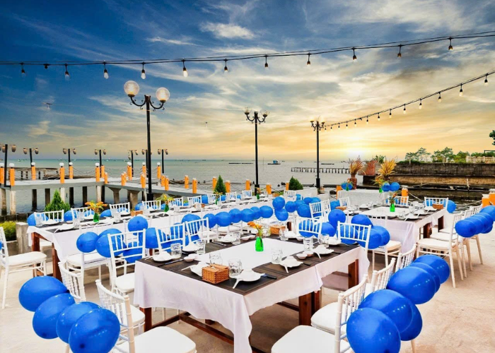 Không gian đón hoàng hôn cực chill tại Nhà hàng Biển Xanh Rạch Hàm