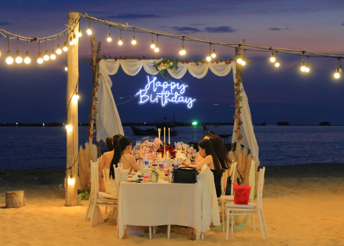 Nhà hàng view biển Phú Quốc là nơi nhiều bạn trẻ lựa chọn để tổ chức những buổi tiệc kỷ niệm