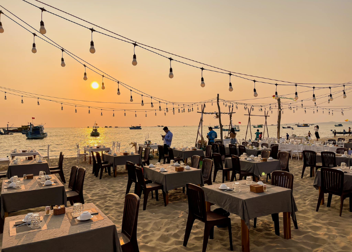 Không gian ngoài trời trên biển tại nhà hàng view biển Phú Quốc