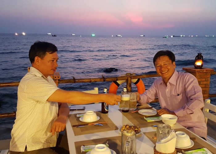 View biển Phú Quốc từ bàn ngoài trời của Nhà hàng hải sản ven biển Anh Dương