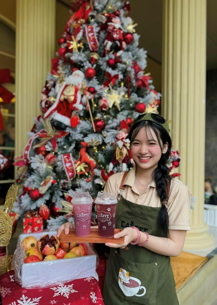 Quán cafe trang trí Giáng Sinh đẹp ở Đà Nẵng Cafeholic