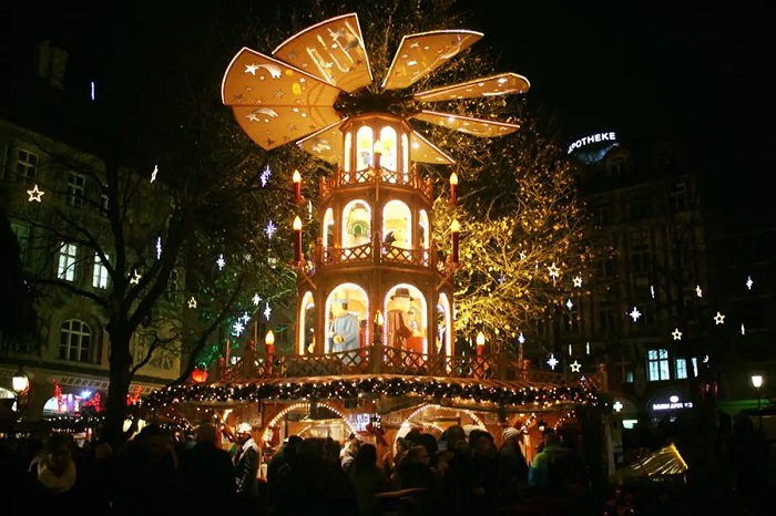 Tại Christkindlmarket - khu chợ Giáng Sinh ở Chicago Mỹ, bạn có thể hòa mình vào những giai điệu du dương mùa lễ hội