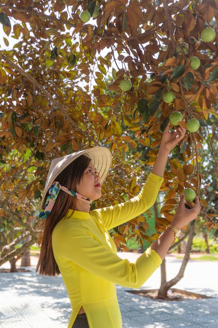 tham quan khu miệt vườn cây trái tại khu du lịch Thảo Thiện Garden Đồng Nai