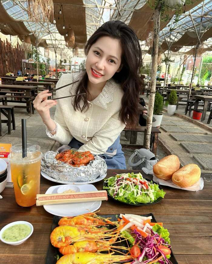 Kinh nghiệm du lịch Đà Lạt 3 ngày 2 đêm tự túc - Khám phá các món ngon ở Tiệm Gà Túk Túk