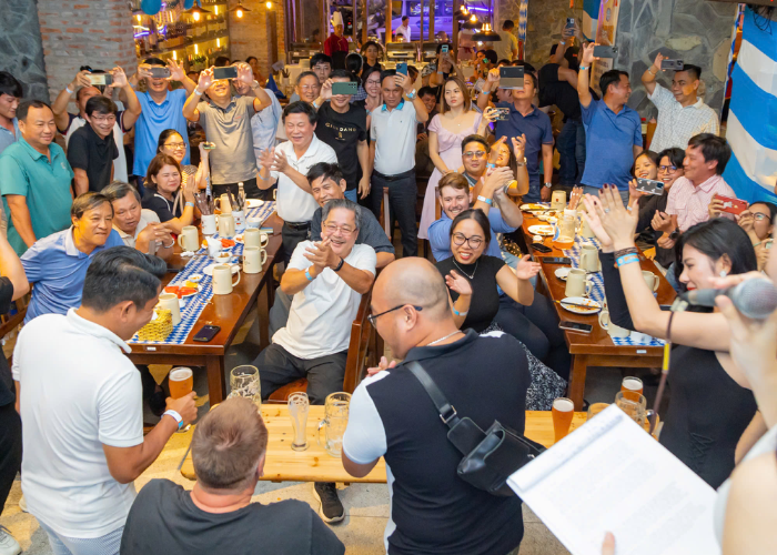 Nhà hàng Anchor Bierhaus and Steak là điểm đến được nhiều doanh nghiệp, nhóm bạn lựa chọn cho những bữa tiệc kỉ niệm cuối năm