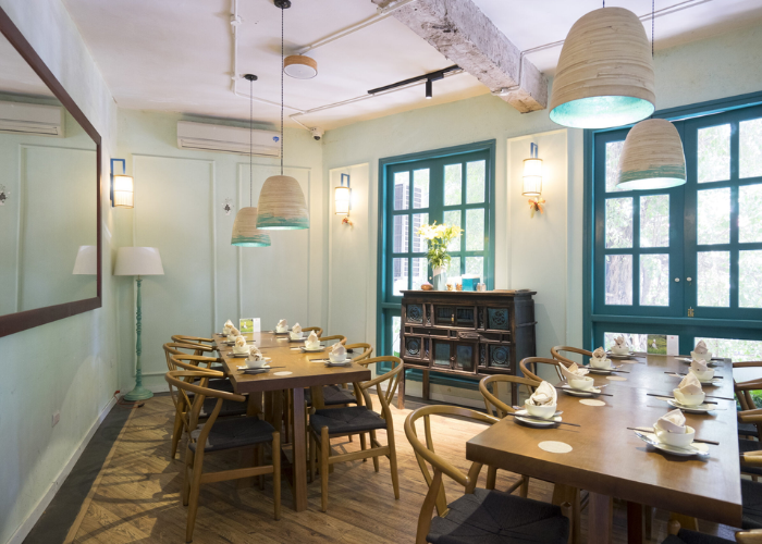 Nhà hàng Luk Lak nổi bật với không gian xanh mát, nhẹ nhàng và có rất nhiều khu vực riêng tư phục vụ mọi nhu cầu của du khách