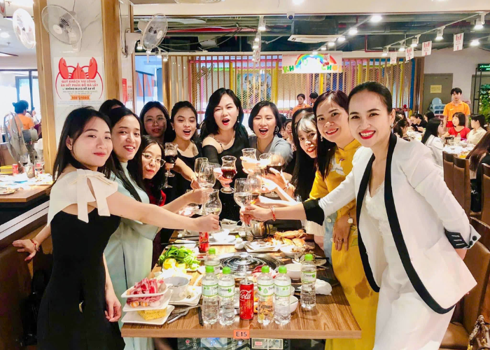 Buffet Chef Dzung được nhiều thực khách đánh giá là một trong những nhà hàng tổ chức tất niên tốt nhất ở Hà Nội