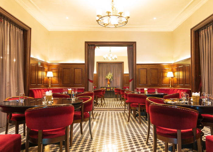 Hệ thống nhà hàng Sen nổi bật với các nhà hàng tổ chức tất niên tốt nhất ở Hà Nội gây ấn tượng cùng không gian sang trọng và menu phong phú từ đồ Âu đến Á