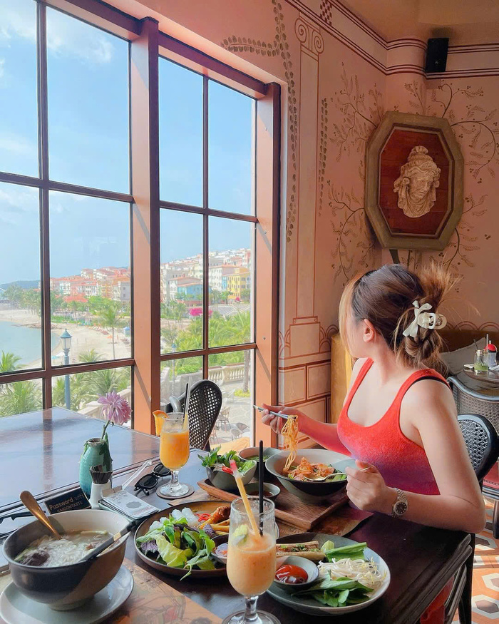 Quán cafe trang trí giáng sinh ở Phú Quốc - RuNam