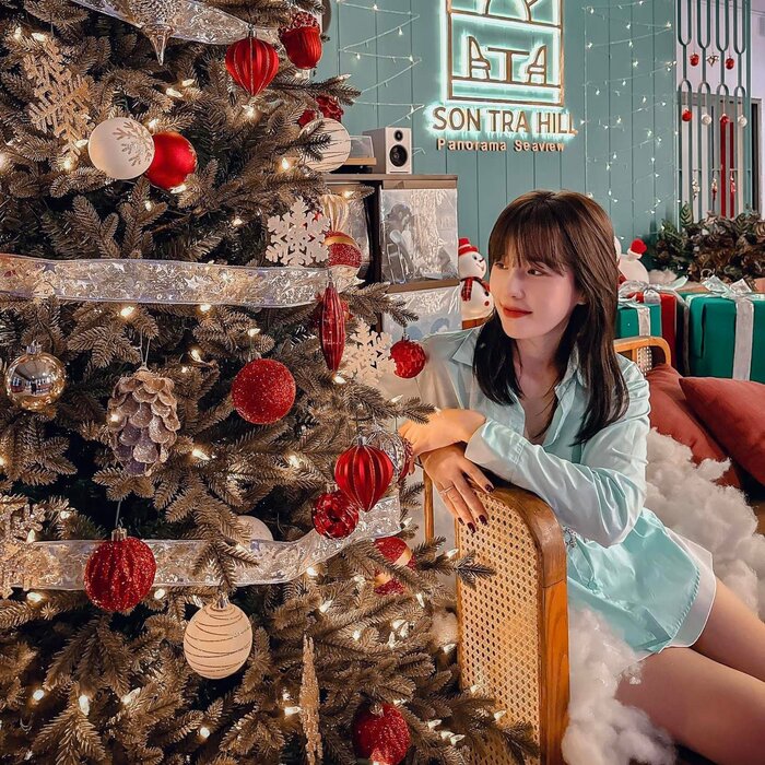 Quán cafe trang trí giáng sinh ở Phú Quốc - Sơn Trà Hill's 1973 Bistro & Stay