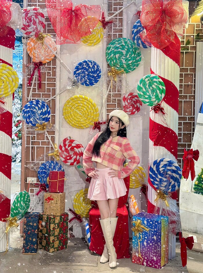 Quán cafe trang trí giáng sinh ở TP HCM - Mâm Coffee