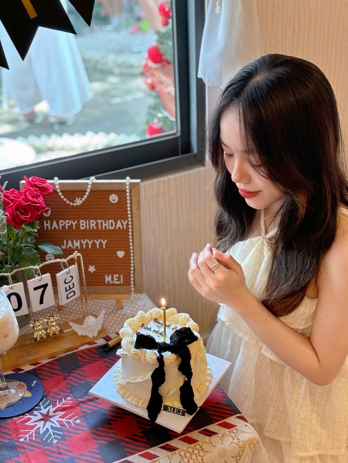 Quán cafe trang trí giáng sinh ở TP Thủ Đức - M.E.I - Tiệm Trà Và Bánh