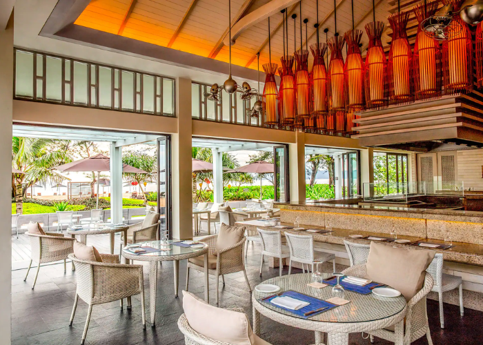 Không gian tại Azura giúp cho nơi đây xứng đáng trở thành một trong những quán lẩu ngon ở Lăng Cô Huế