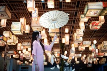 Săn sự kiện du lịch tháng 12 ở núi bà Đen Tây Ninh: Thưởng lãm đèn đăng nghệ thuật, diện kimono check-in ‘cháy máy’