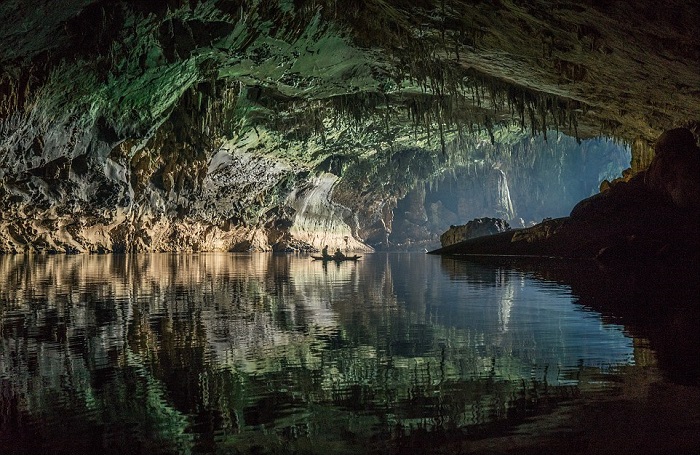 Tới hang Xe Bang Fai Lào để tận hưởng một vẻ đẹp rất khác